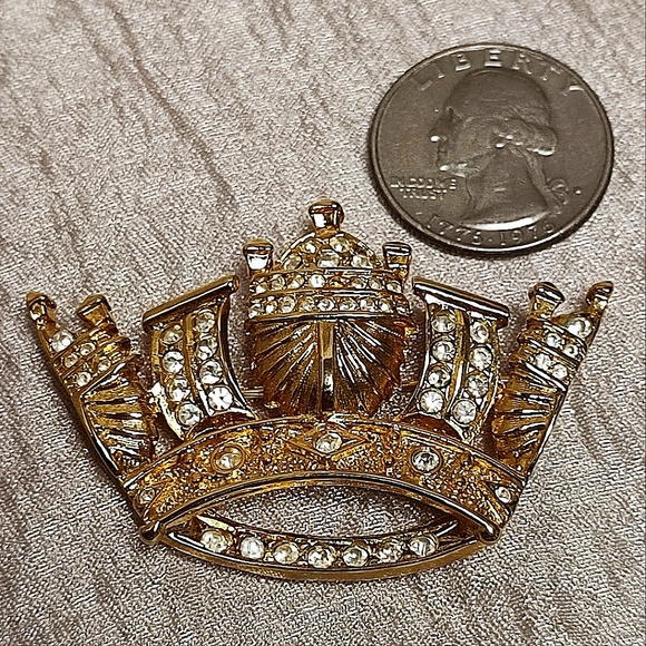NAPIER Gold Tone Plated Crown Tiara Queen Your Majesty Rhinestone Brooch *FLAW* - Picture 3 of 9